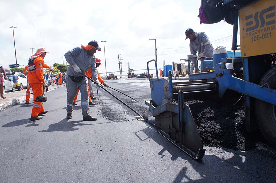 Obra de mobilidade na Beira Mar avança em mais um trecho e segue dentro dos prazos contratuais - SMTT Aracaju
